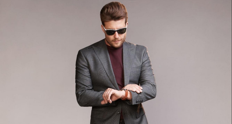 Grey Suit with Red Shirt Tips on Styling the Look